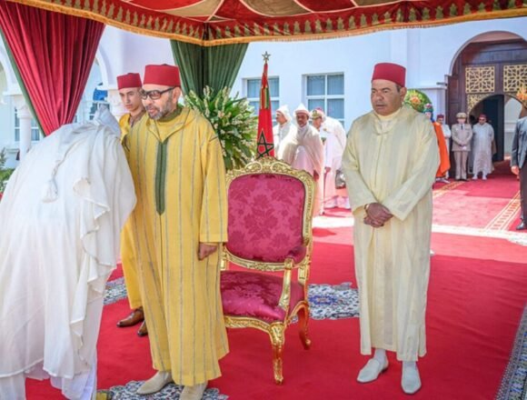 «En Marruecos, 26 años de reinado y de desigualdades que se disparan», titula Mediapart