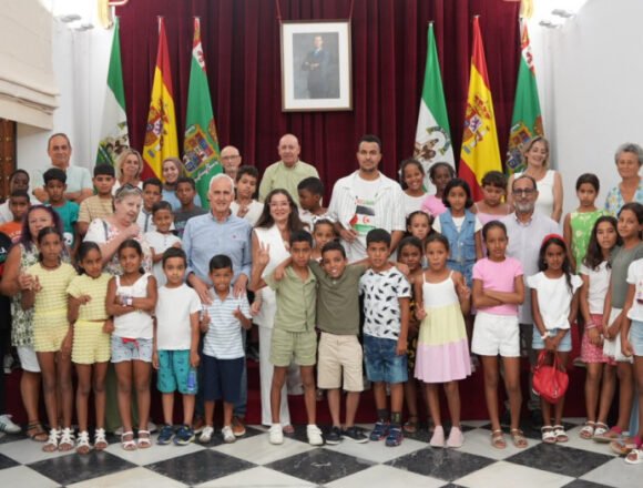 6891d77264589 «Vacaciones en paz»: 170 niños saharauis veranean en las playas de CÁDIZ con familias de acogida – El Debate