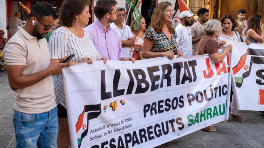 Palma despide a los niños saharauis del programa Vacances en Pau con música y reivindicaciones