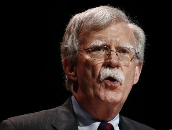 John Bolton denuncia la pasividad internacional y exige un referéndum para el Sáhara Occidental
