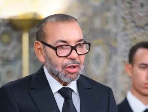 Rabat deduce una reconciliación imaginaria con Argelia a partir de una brocha gorda de pintura