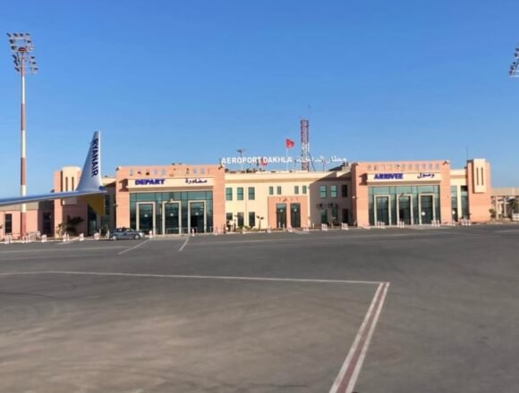 Siete pasajeros y un avión vacío: la ruta española de Ryanair a Dajla ocupada por Marruecos que denuncian activistas saharauis