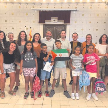 Más de 300 niños y niñas saharauis pasan las vacaciones con familias catalanas – El Triangle