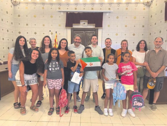 Más de 300 niños y niñas saharauis pasan las vacaciones con familias catalanas – El Triangle