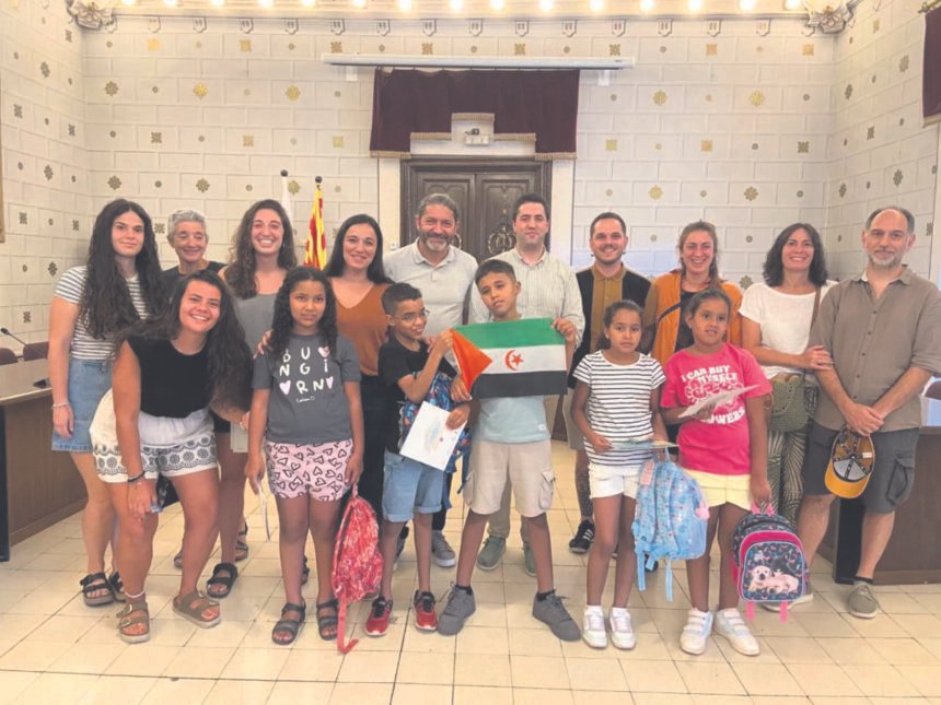 Más de 300 niños y niñas saharauis pasan las vacaciones con familias catalanas – El Triangle