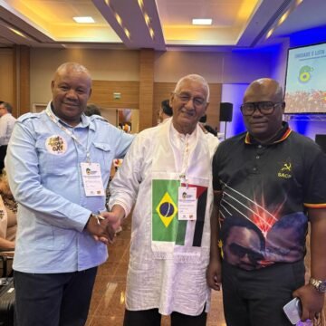 representante_de_frente_polisario_conversa_con_delegados_extranjeros_y_personalidades_en_el_vi_congreso_de_la_ctb Representante de Frente POLISARIO conversa con delegados extranjeros y personalidades en el VI Congreso de la Central de Trabajadores y Trabajadoras de Brasil