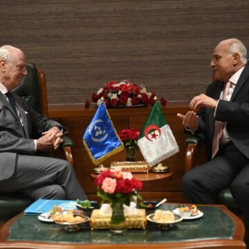El ministro argelino de Asuntos Exteriores recibe al Enviado Personal del Secretario General de la ONU para el Sáhara Occidental, Staffan de Mistura, en visita oficial en Argelia