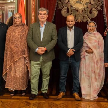 Recepcion+Saharauis-8 EL ALCALDE DE BILBAO RECIBE AL MINISTRO DE JUVENTUD Y DEPORTE DE LA RSAD, HASANITO MOHAMED ECHBALAL, JUNTO A UNA DELEGACIÓN SAHARAUI – InfoBilbao