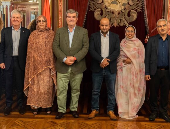 Recepcion+Saharauis-8 EL ALCALDE DE BILBAO RECIBE AL MINISTRO DE JUVENTUD Y DEPORTE DE LA RSAD, HASANITO MOHAMED ECHBALAL, JUNTO A UNA DELEGACIÓN SAHARAUI – InfoBilbao