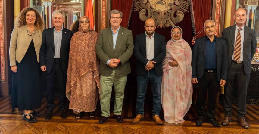 EL ALCALDE DE BILBAO RECIBE AL MINISTRO DE JUVENTUD Y DEPORTE DE LA RSAD, HASANITO MOHAMED ECHBALAL, JUNTO A UNA DELEGACIÓN SAHARAUI – InfoBilbao