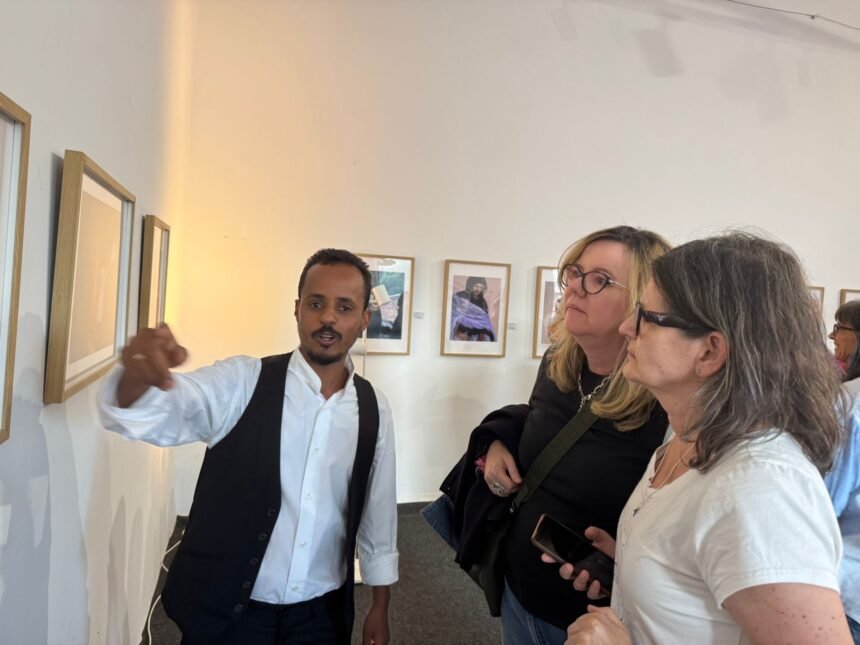 Exposición “Tiempo Cero” del artista saharaui AawahWalad inicia gira europea por Lisboa  | Sahara Press Service (SPS)