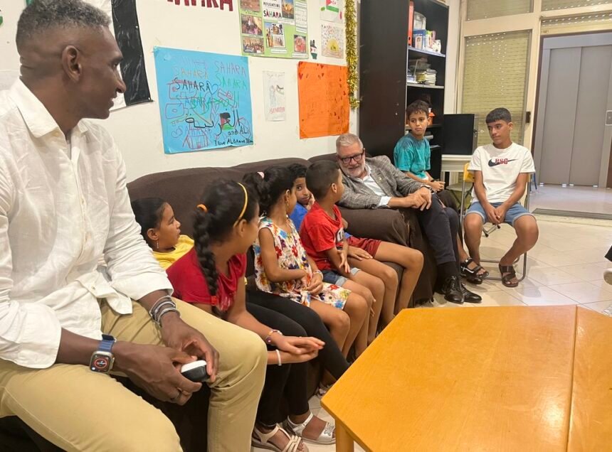 Visita a la docena de niños saharauis que viven en el piso del proyecto Haima Acull en Lleida
