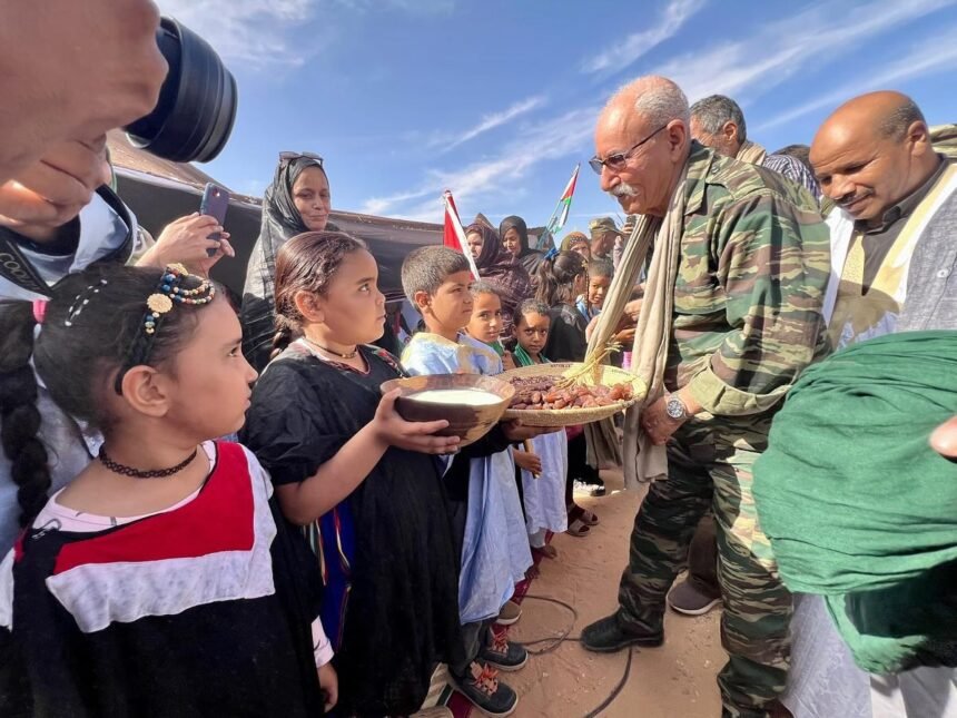 El Presidente Brahim Ghali y miembros del Gobierno saharaui presidieron la inauguración de ARTifariti 2025 en la Escuela Saharaui de Artes de Bojador