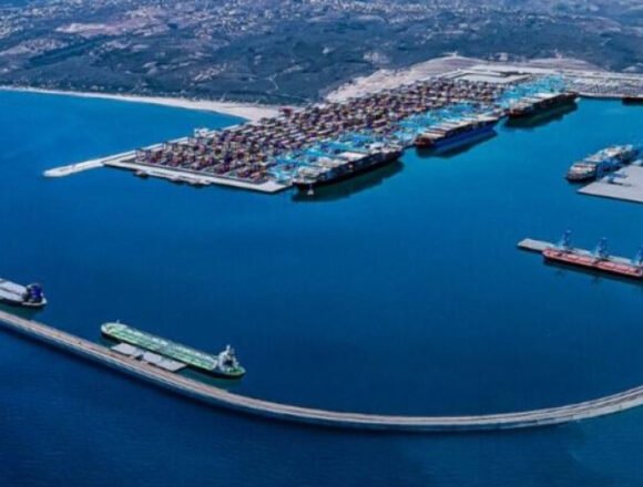 68f8fabeeeee6.r_d.552-383-12308 Europa financia un puerto en Marruecos que quitará trabajo a las fábricas de coches españolas – EL DEBATE