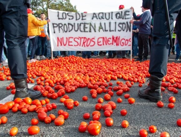 andalucia-vuelta-agricultores-1200x675-1 El campo español, en pie de guerra contra el polémico acuerdo de la UE y Marruecos