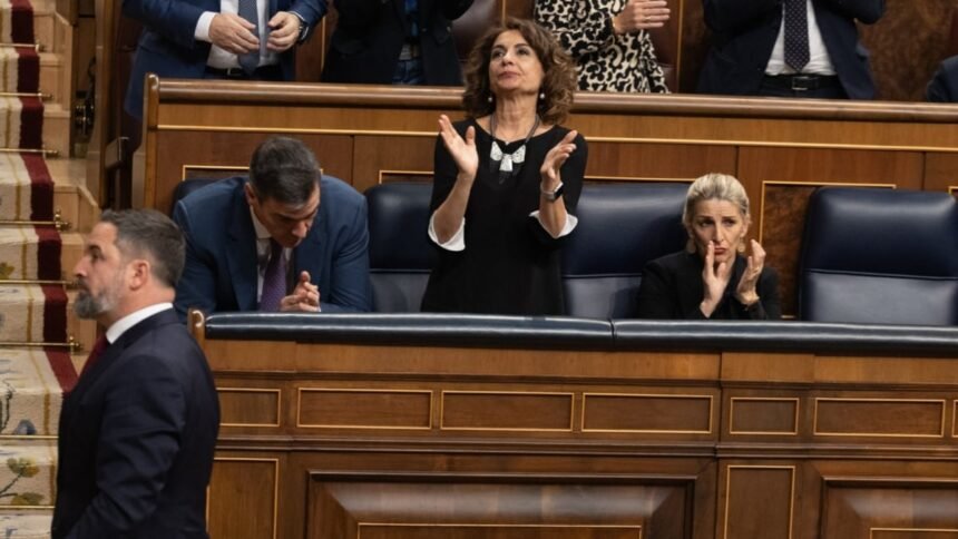 europapress-5825595-lider-vox-santiago-abascal-sale-hemiciclo-quedar-aprobada-ley-amnistia-scaled-e1760638856856-1200x675-1 Sumar se alía con Vox y PP para rechazar el acuerdo comercial de la UE y Marruecos que incluye el Sáhara
