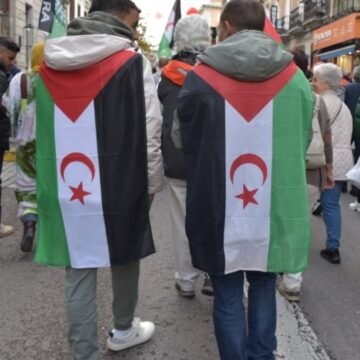 hombres-saharauis-manifa-1200x675-1 Exteriores bloquea los visados a familiares de españoles con origen saharaui – EL INDEPENDIENTE