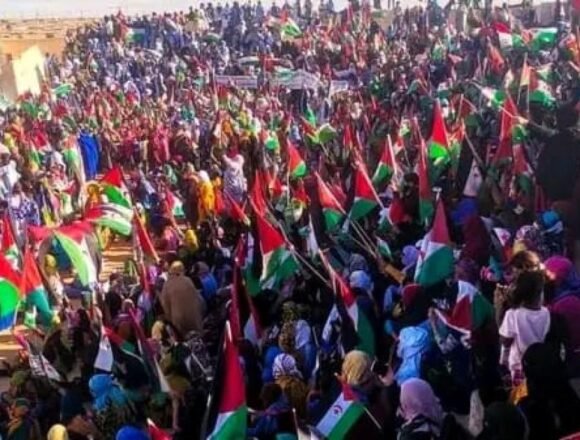 Le peuple sahraoui manifeste contre le projet américain visant à consolider l’occupation illégale du Sahara Occidental