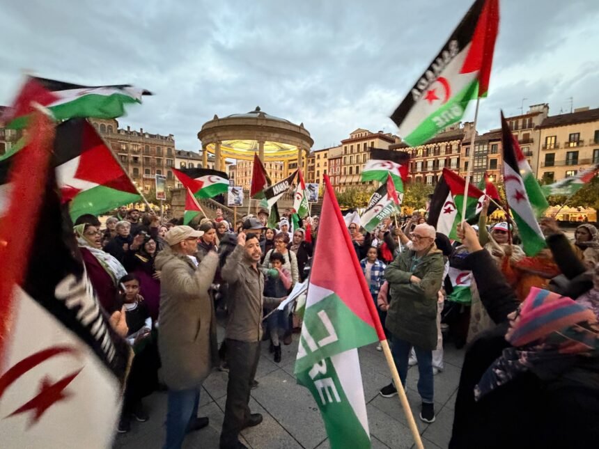 thumbnail_IMG_2893 CONCENTRACIÓN en Pamplona por una resolución justa del Consejo de Seguridad y por la autodeterminación del Sáhara Occidental