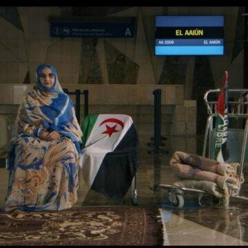 El documental que Zapatero y Moratinos boicotearon y que retrata el pulso de la ‘Gandhi saharaui’ contra Marruecos y España