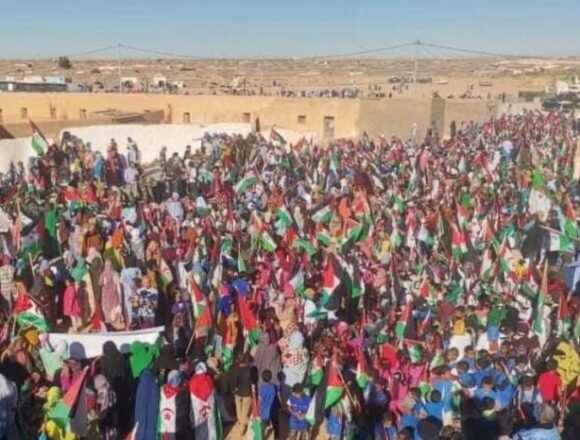 Campamentos-saharauis-manifestacon Las asociaciones de apoyo al Sáhara denuncian que las medidas de la ONU siguen sin avanzar en el referéndum pendiente para que el pueblo saharaui logre su autodeterminación – El Faradio