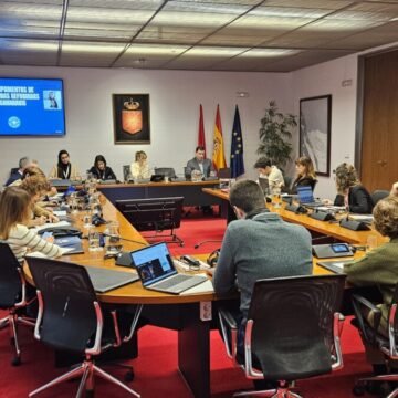 Médicos del Mundo Navarra denuncia en el Parlamento el “abandono humanitario” de los campamentos saharauis tras 50 años de exilio