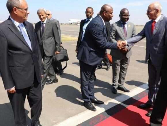 arais_23-11 SAHARA OCCIDENTAL | El presidente de la República llega a Luanda para participar en la VII Cumbre UA-UE