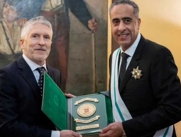 Las asociaciones de la Guardia Civil se levantan contra Marlaska por su medalla al jefe del espionaje de Marruecos: “Es injustificable”