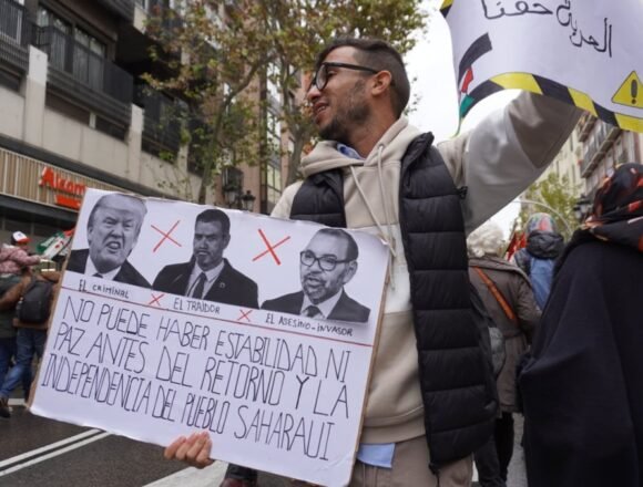 Miles de personas claman en Madrid contra el giro de Sánchez en el Sáhara: “Es un gobierno traidor”