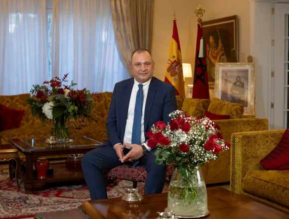 17647863778359 Una entrevista llena de amenazas veladas: Marruecos vuelve a dictar condiciones a España desde la impunidad diplomática – Ministro marroquí de Industria y Comercio, Ryad Mezzour en EL MUNDO