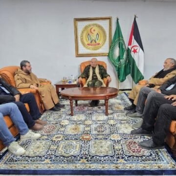 22 El presidente Brahim Gali recibe a la delegación dirigente de la Asociación argelina Manos Blancas (جمعية الأيادي البيضاء)