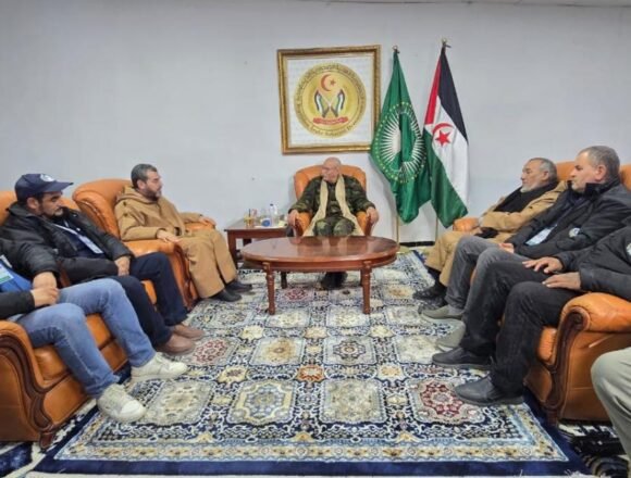 El presidente Brahim Gali recibe a la delegación dirigente de la Asociación argelina Manos Blancas (جمعية الأيادي البيضاء)