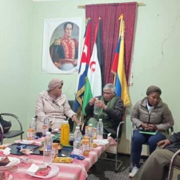 Ministro saharaui de Educación y Formación Profesional recibe al Consejero Económico y Comercial de la Embajada de Cuba en Argelia