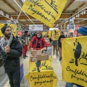 FRANCE-AGRICULTURE-FOOD-INDUSTRY-UNION-PROTEST Los tomates “marroquinizados”: el nuevo símbolo del expolio y la ocupación del Sáhara Occidental