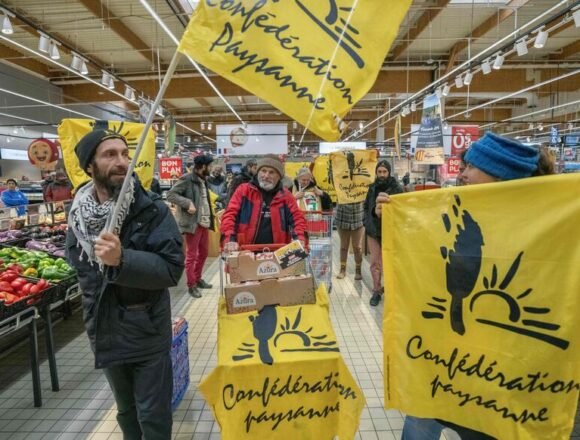 FRANCE-AGRICULTURE-FOOD-INDUSTRY-UNION-PROTEST Los tomates “marroquinizados”: el nuevo símbolo del expolio y la ocupación del Sáhara Occidental