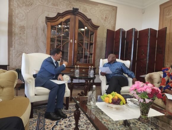 El ministro de Asuntos Exteriores y Africanos es recibido por el presidente sudafricano  | Sahara Press Service (SPS)