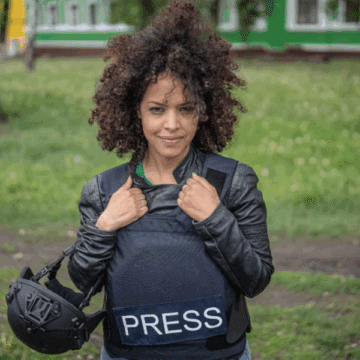 Ebbaba Hameida presenta en Asturies «Flores de papel», una historia de tres generaciones de mujeres saharauis – Nortes | Centradas en la periferia