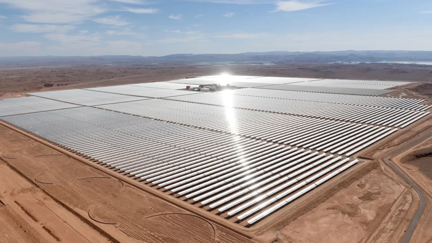 massive-solar-power-plant-noor-opens-morocco-sahara-desert-01 Energía “verde”, ocupación negra: cómo EE. UU. y Emiratos apuntalan la economía ilegal del Sáhara Occidental