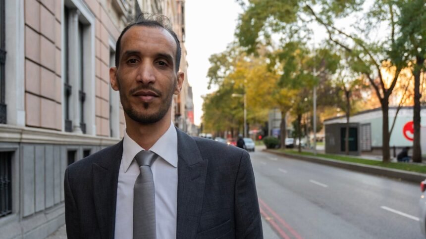 El abogado saharaui al que Marruecos prohíbe ejercer: «El apoyo de España envalentona a Rabat y lo pagamos los saharauis» – El Independiente
