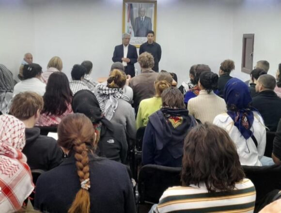 Jóvenes suizos y alemanes visitan las instituciones de la República Saharaui  | Sahara Press Service (SPS)