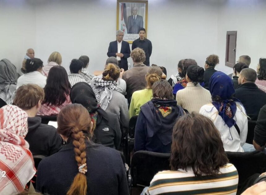Jóvenes suizos y alemanes visitan las instituciones de la República Saharaui  | Sahara Press Service (SPS)