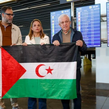 Marruecos impide la entrada al Sáhara Occidental de una delegación canaria encabezada por Carmelo Ramírez y Noemí Santana