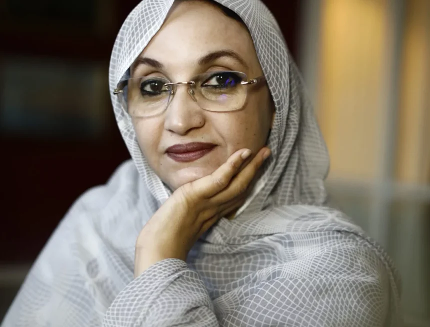 Las autoridades de ocupación marroquíes impiden la salida del territorio a la defensora de derechos humanos Aminatou Haidar y a su hija – AFAPREDESA