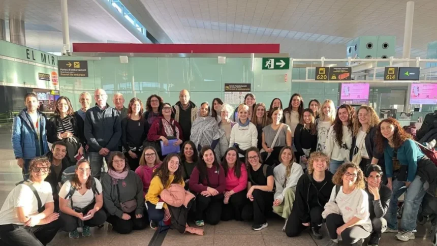 Una veintena de cooperantes y profesionales sanitarios partieron hacia los campos saharauis: “Ilusionados por poder ayudar” – Segre