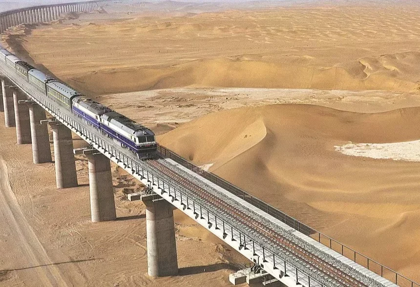 La ligne ferroviaire minière Gara Djebilet-Bechar achevée : un chantier colossal de 950 km au cœur du Sahara – 24H Algérie
