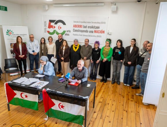 Organizaciones vascas denuncian la actitud «claudicante” de los gobiernos de España en el Sáhara Occidental | Contramutis