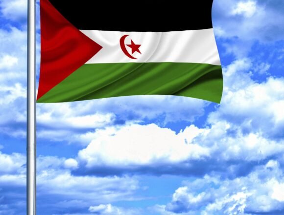 2R4MokhusLjnqDEaVLFgIOCSyAMF-Mvc8xgRGSvob9B8IGh3kvcTXX0DtW8xwDok7jPDQs7xH7_9SBTi0cEGCpBAz_ZqzJ6EXWY_56wYBgU Guerre contre l’Iran et silence sur le Sahara occidental : un front invisible du nouvel ordre mondial