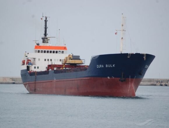 dfre El naufragio del Dura Bulk frente a El Aaiún reabre una cuestión incómoda: ¿de quién son esas aguas?