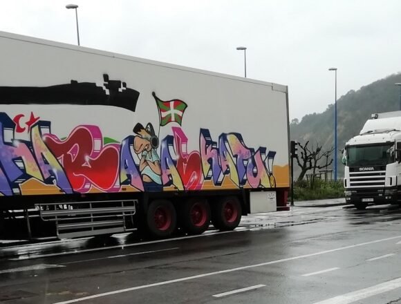 Caravana solidaria vasca reúne cerca de 50 toneladas de ayuda para los campamentos de refugiados saharauis