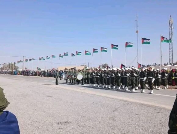 Desfile militar del Ejército de Liberación Popular Saharaui en Auserd durante el 50 aniversario de la RASD